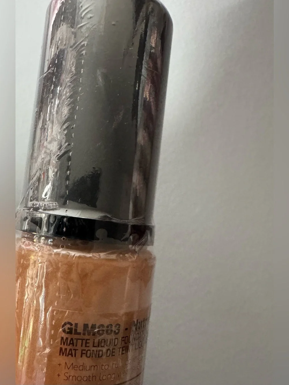 LA Girl PRO.matte high definition Foundation in nutmeg — Warm Tan / Gold Cap